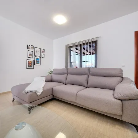 Holiday home Casa Yare, Shared Pool, Air-con, Fast Wifi *