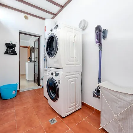Casa Yare, Shared Pool, Air-con, Fast Wifi Holiday home *